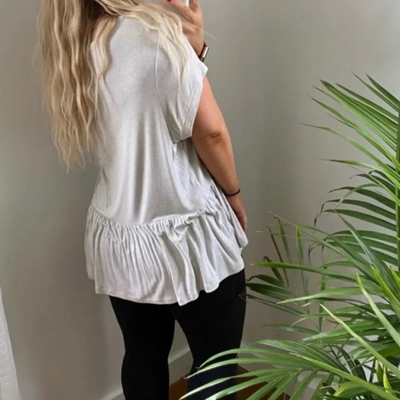 CAbi | Hangout Tee Peplum Top Short Sleeve Heathered Oatmeal - Picture 3 of 10